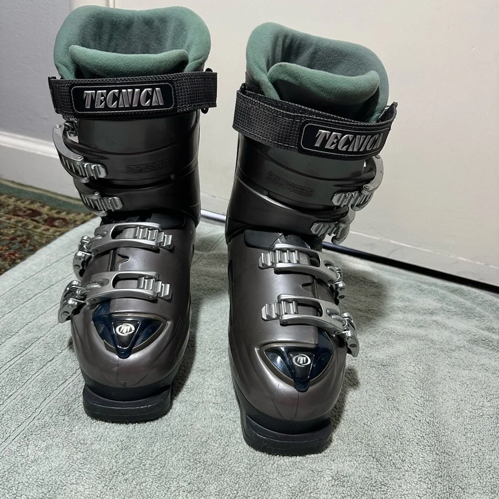 Women Tecnica Dark Gray Ski Boots with Metallic Buckles size 6